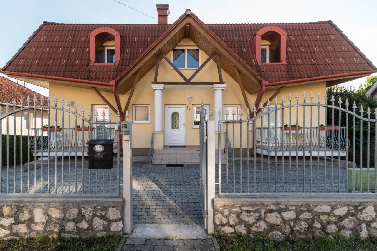 Lena Apartman Heviz Exterior photo